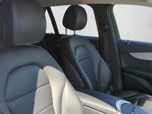 Used 2022 Mercedes-Benz GLC 300 4MATIC w/ Premium Package Lite image 25