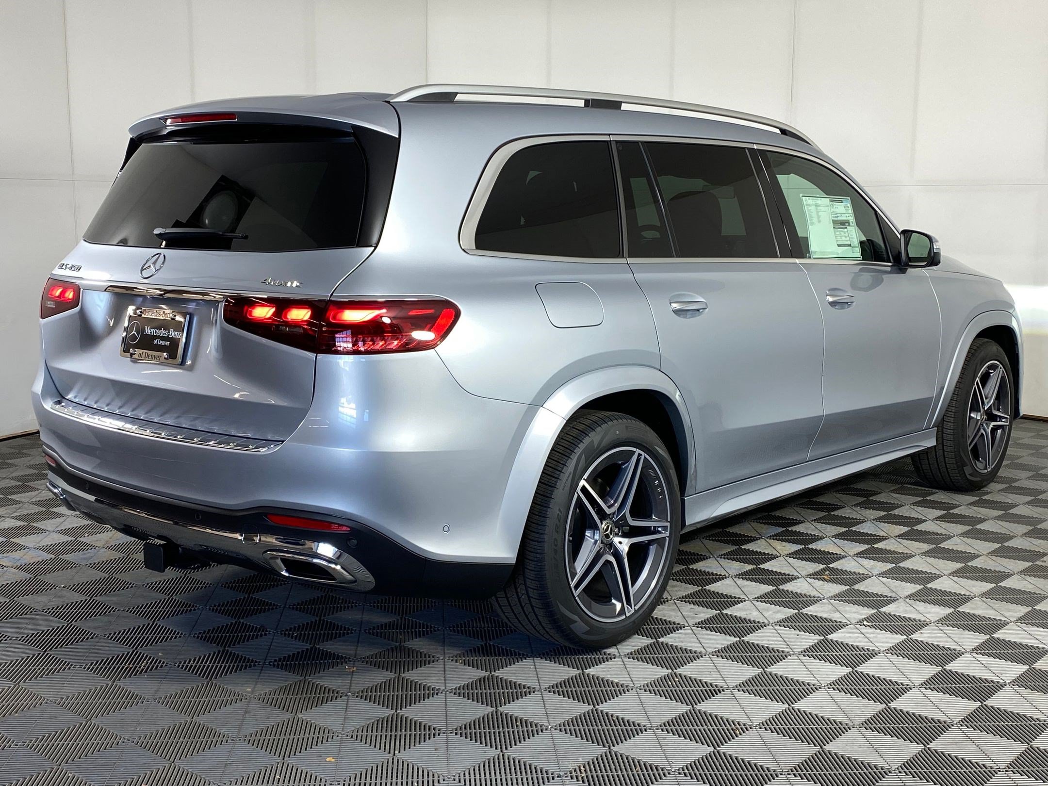 Used 2025 Mercedes-Benz GLS 450 4MATIC image 8