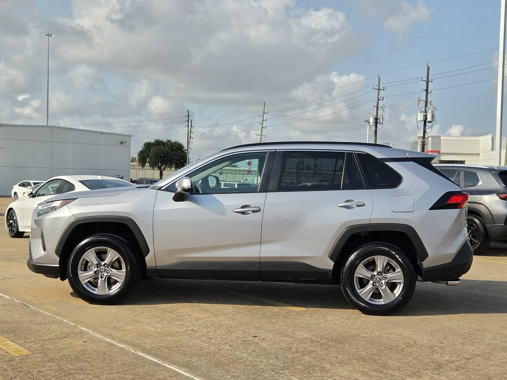 Used 2025 Toyota RAV4 XLE FWD image 6