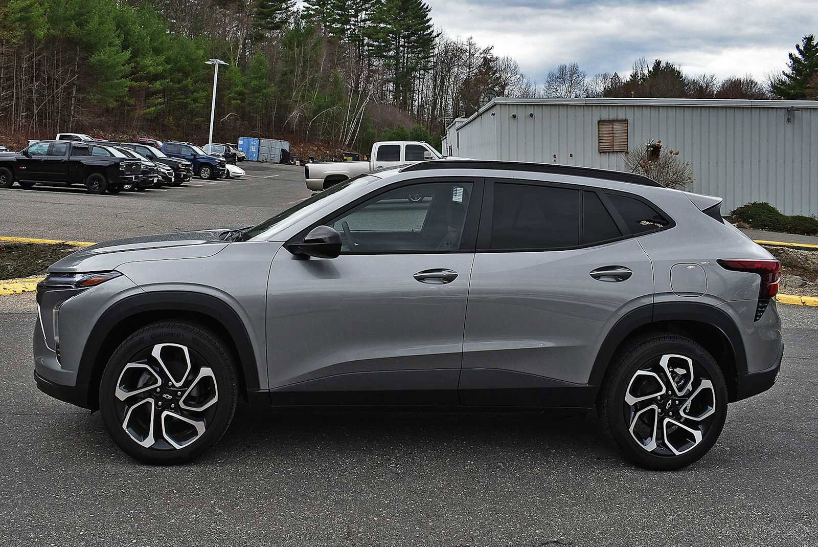 Used 2025 Chevrolet Trax RS w/ Sunroof Package image 4