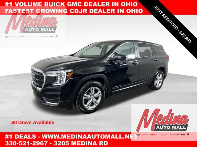 Used 2023 GMC Terrain SLE image 1