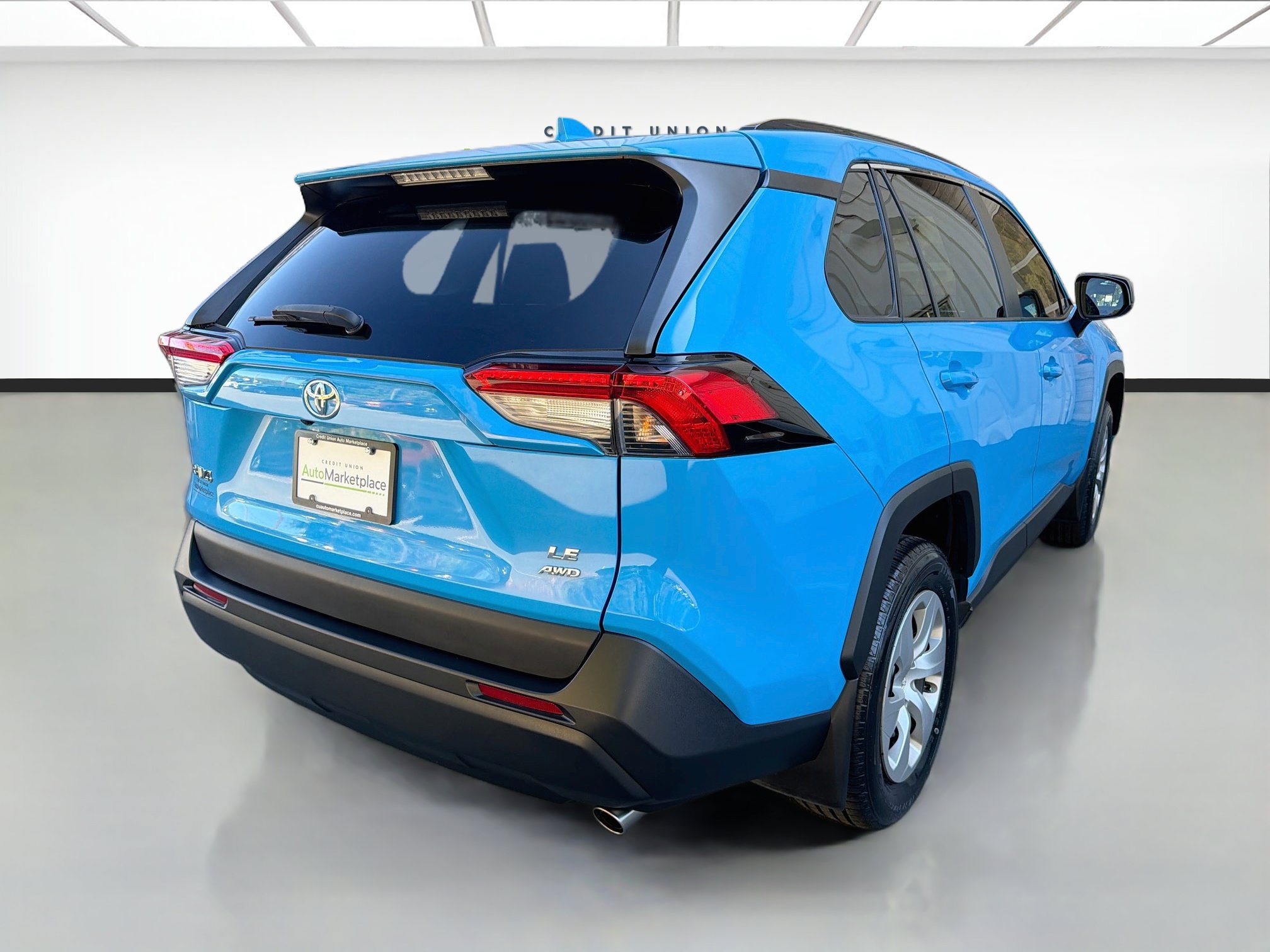 Used 2021 Toyota RAV4 LE AWD/4WD image 6