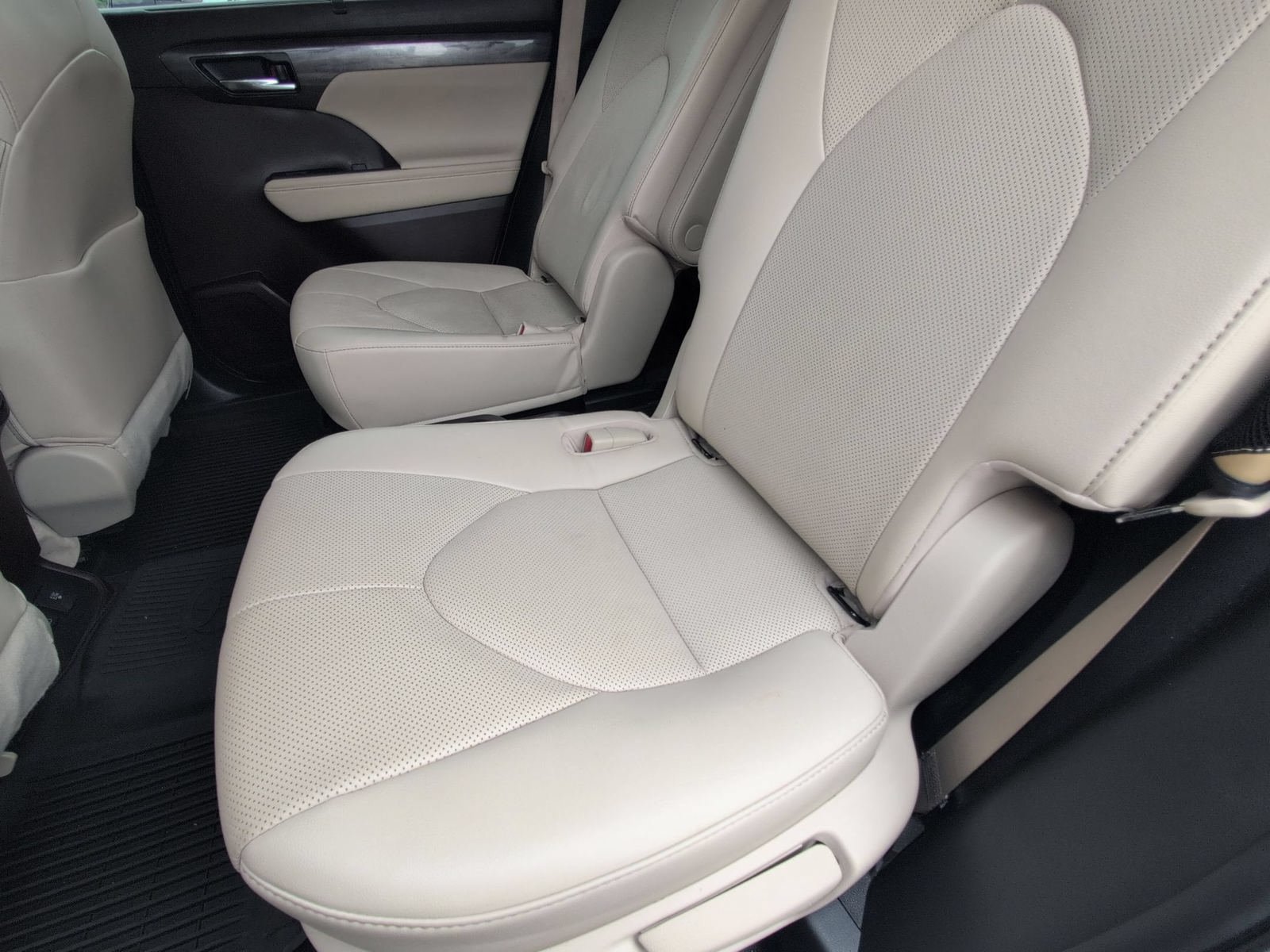 Used 2022 Toyota Highlander Limited AWD/4WD image 29