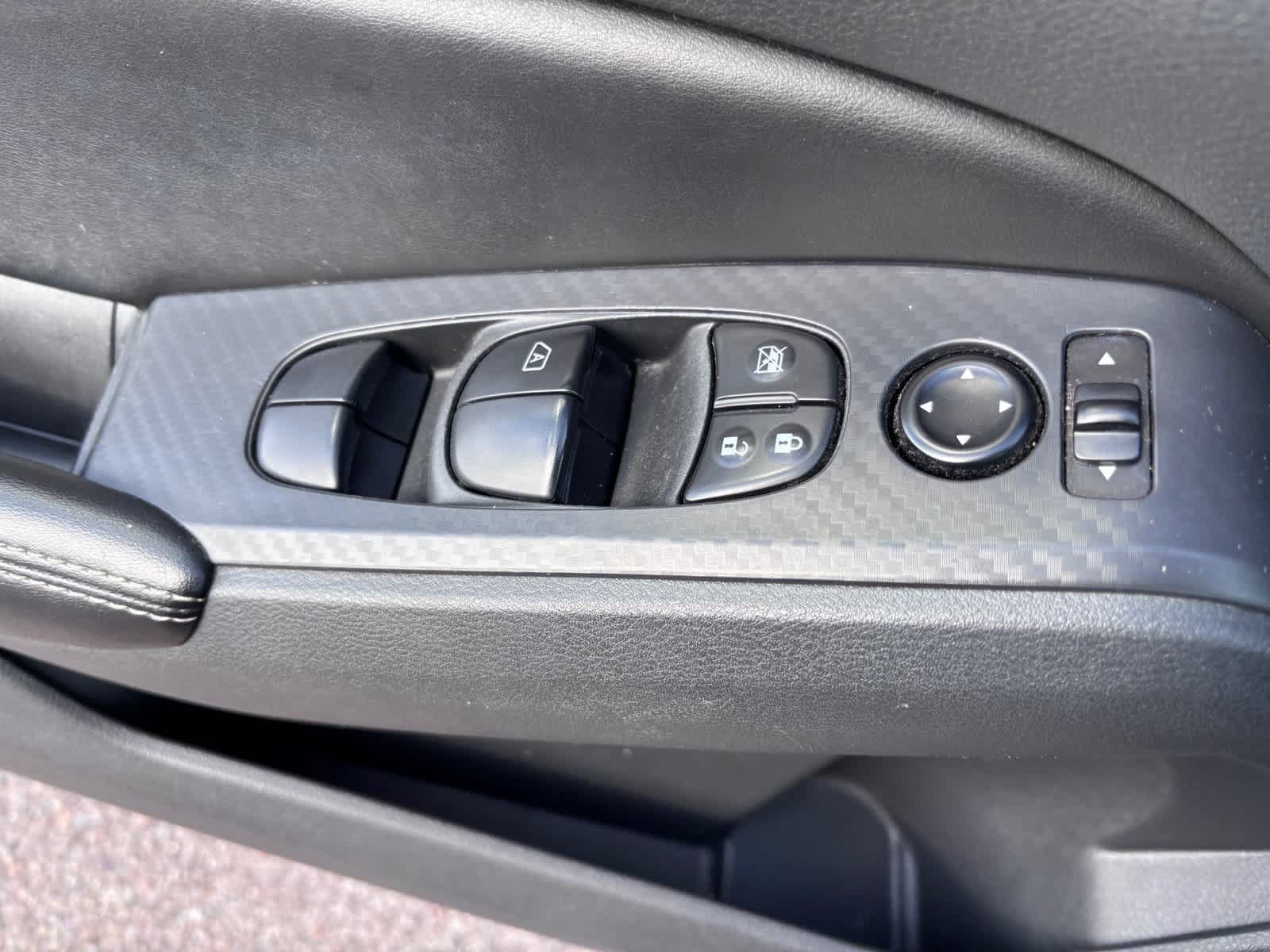 Used 2025 Nissan Altima 2.5 SV FWD image 15