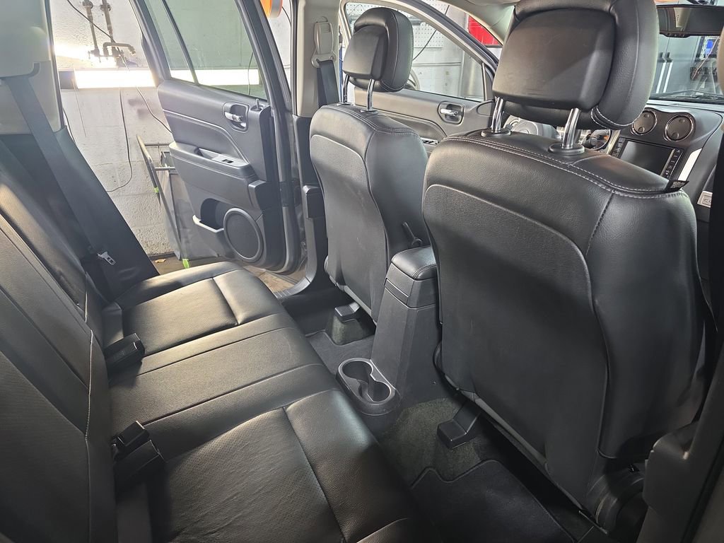 Used 2017 Jeep Compass High Altitude AWD/4WD image 11