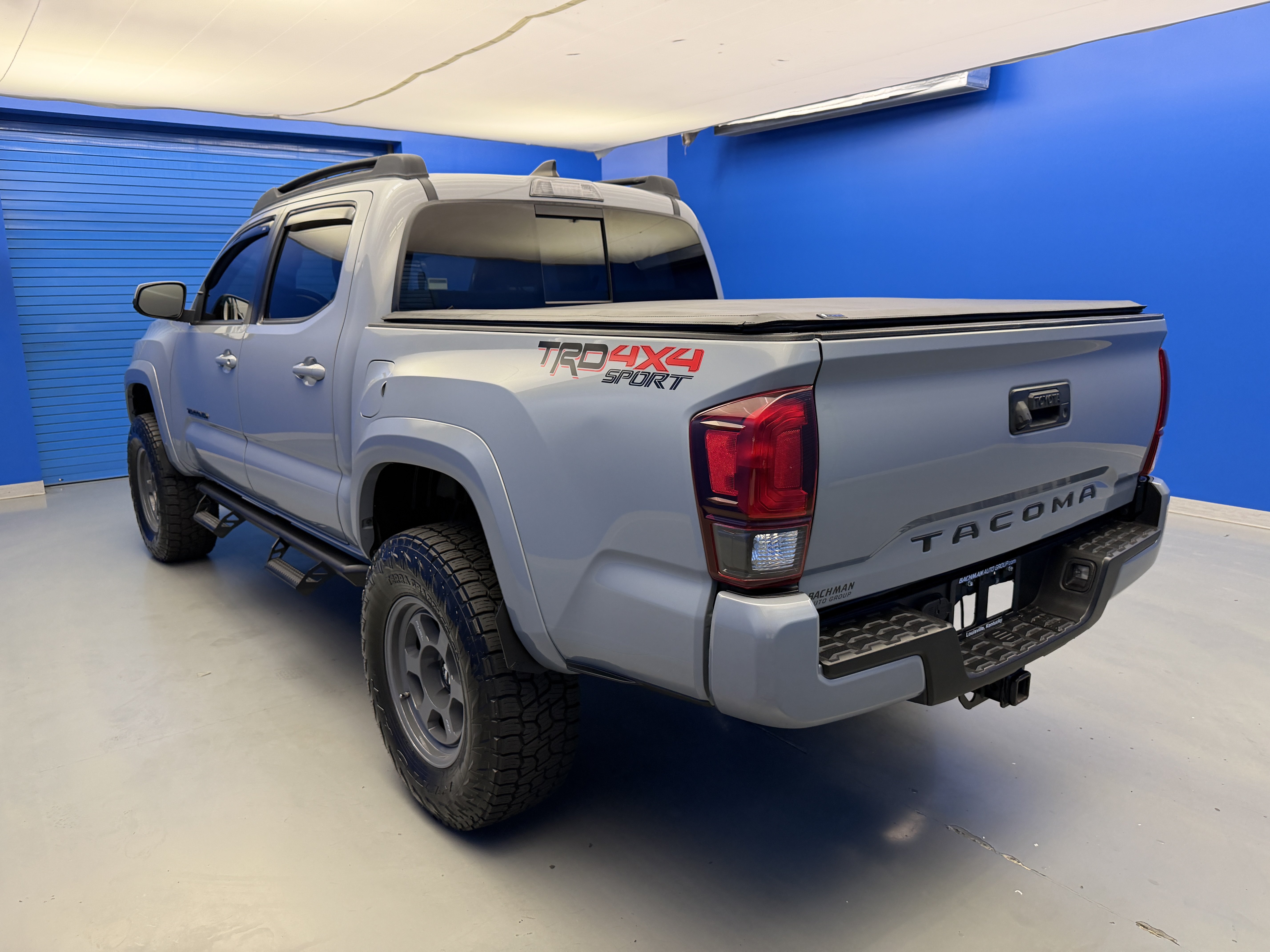 Used 2018 Toyota Tacoma TRD Sport AWD/4WD image 5