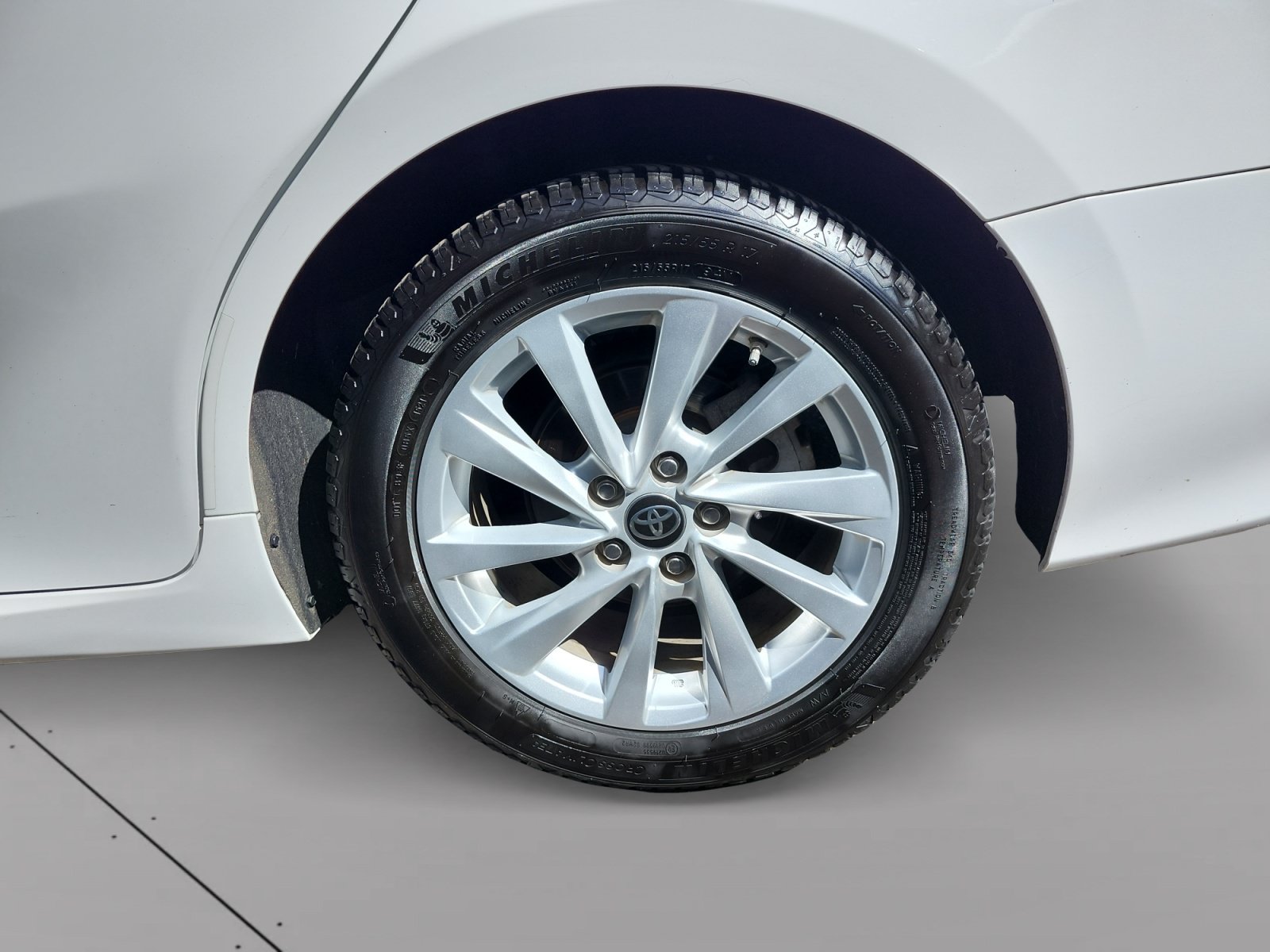 Used 2021 Toyota Camry LE FWD image 14