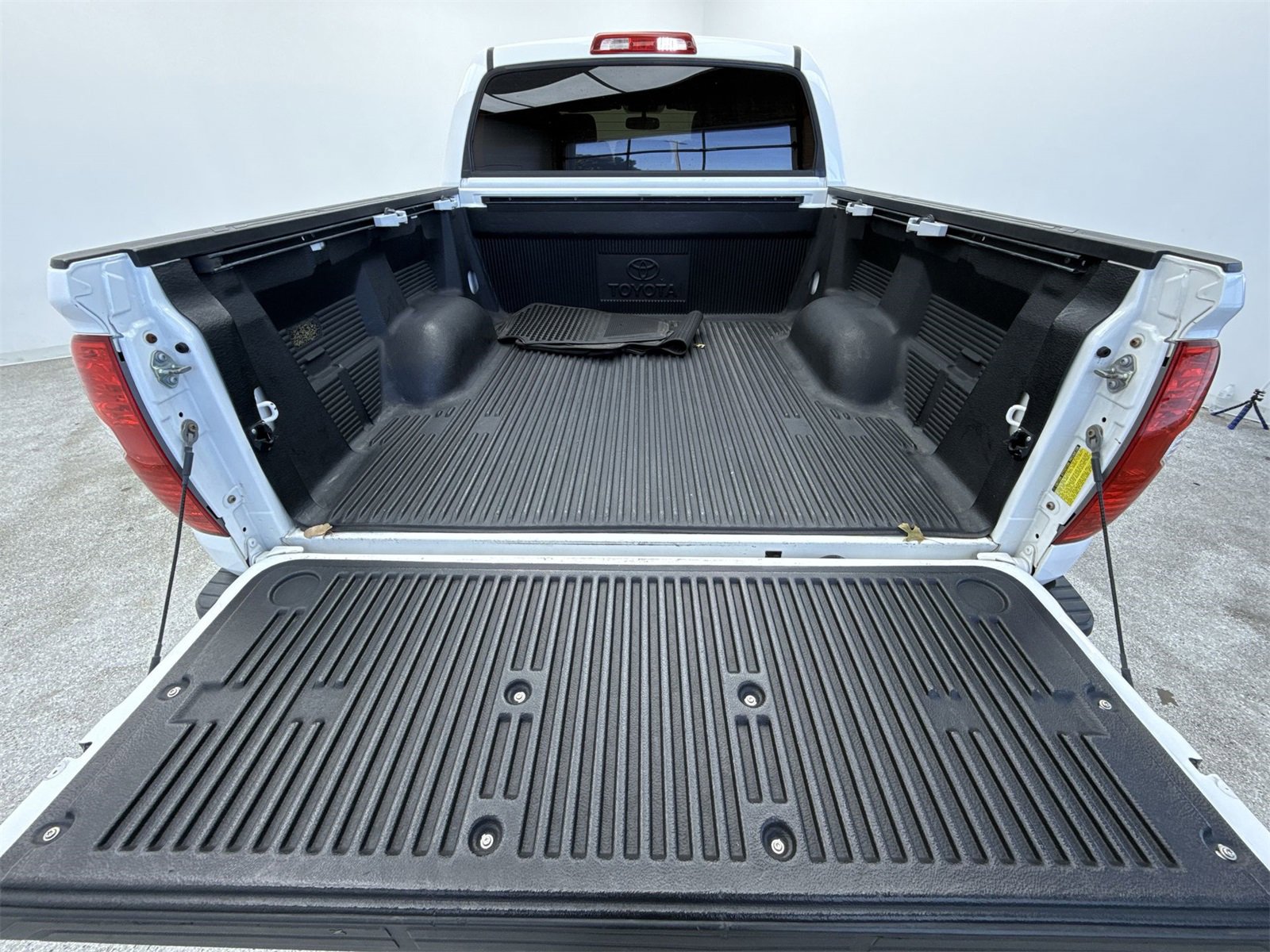 Used 2015 Toyota Tundra Platinum image 46