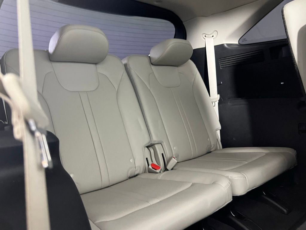 Used 2023 Kia Sorento EX w/ Panoramic Sunroof Package image 30