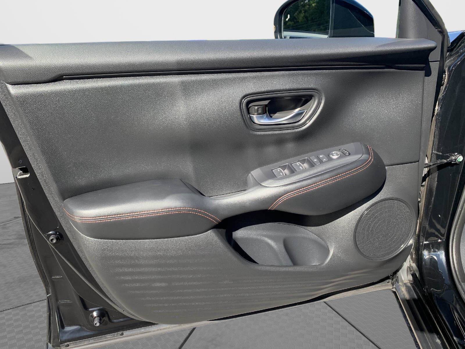 Certified 2025 Honda HR-V Sport image 11