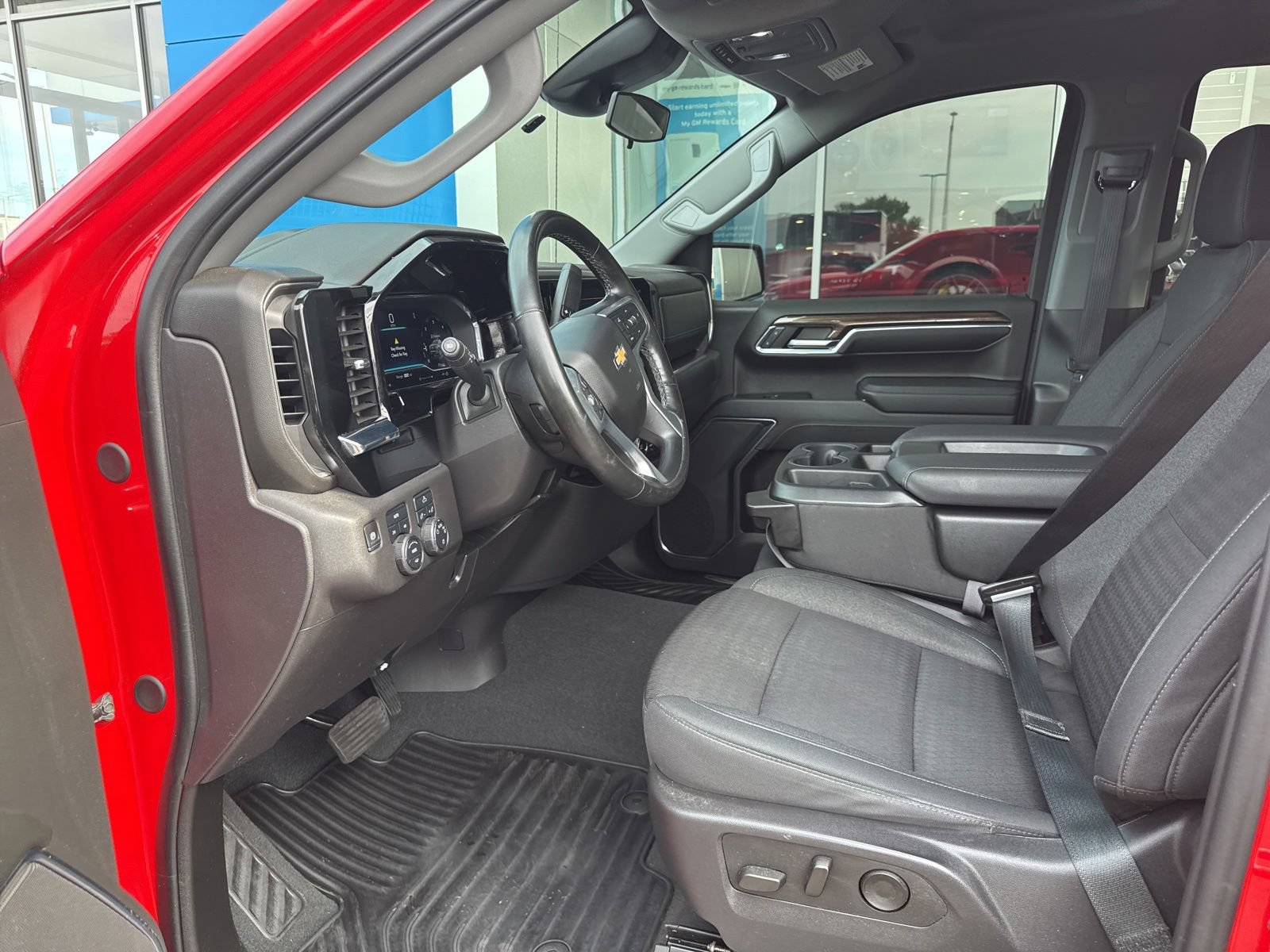 Used 2024 Chevrolet Silverado 1500 LT AWD/4WD image 18