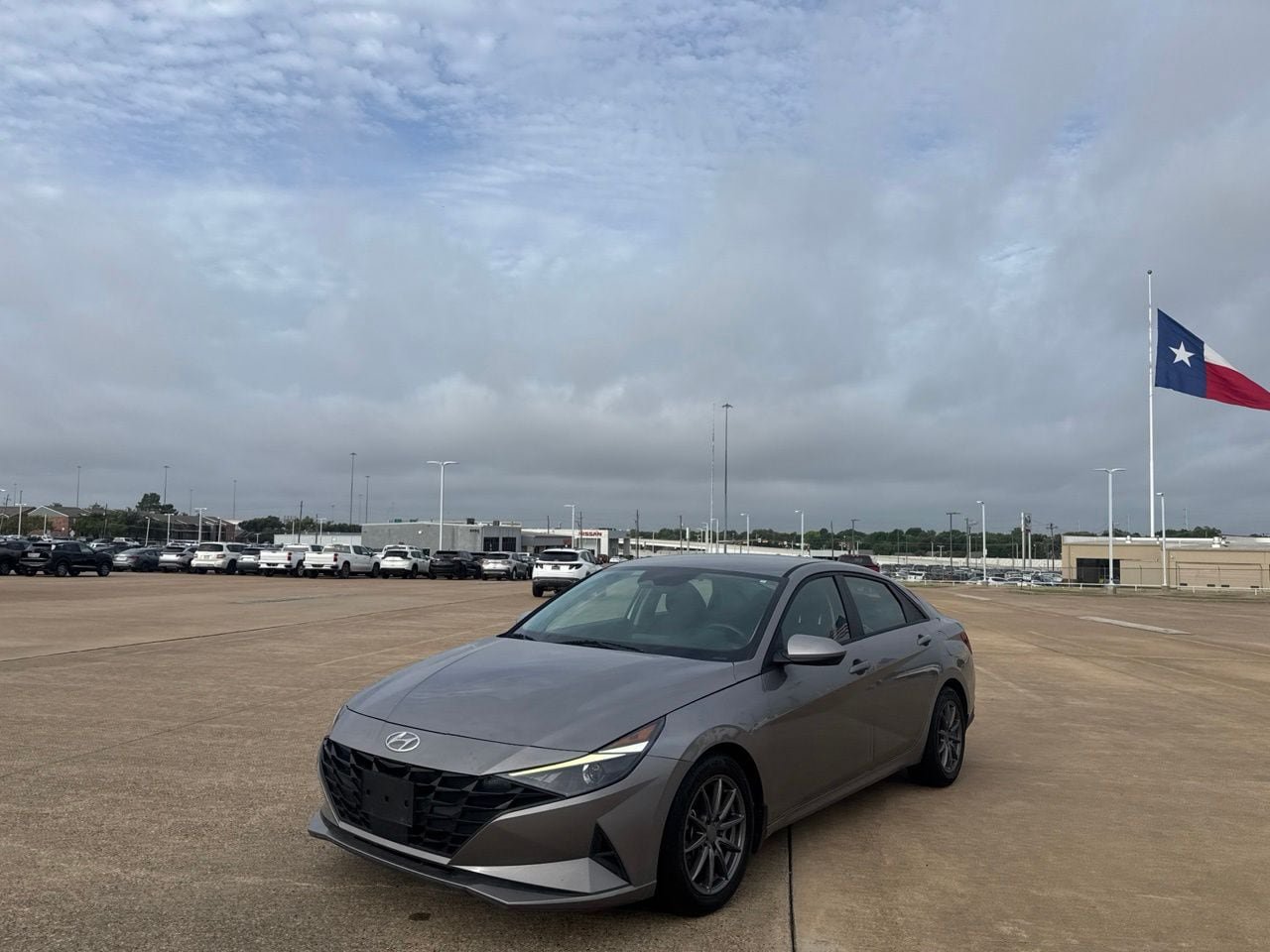 Used 2023 Hyundai Elantra SEL w/ Convenience Package FWD image 8