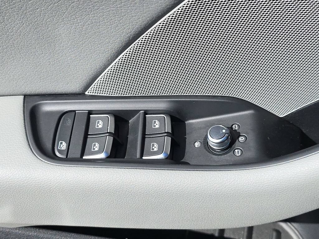 Used 2018 Audi A3 e-tron Premium w/ Sport Package FWD image 21