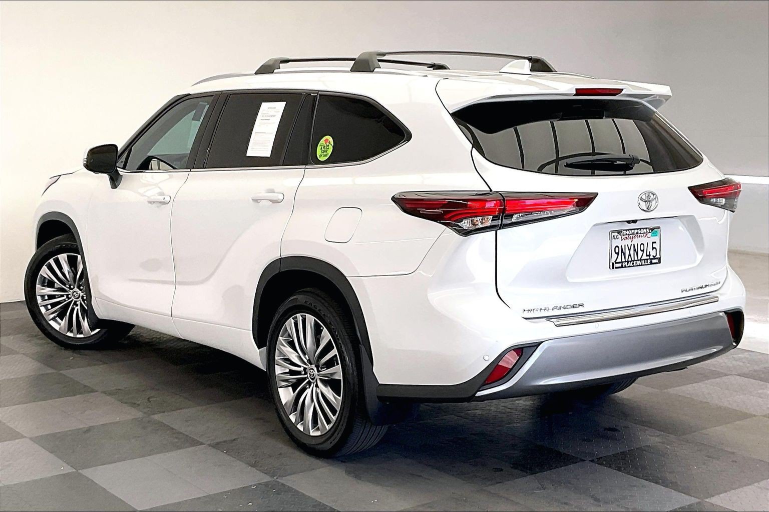 Used 2024 Toyota Highlander Platinum AWD/4WD image 10