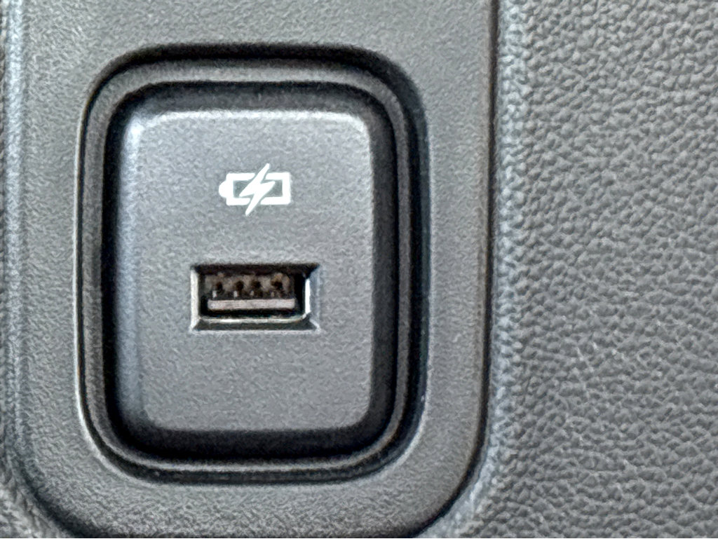 Used 2023 Chevrolet Traverse LT image 28