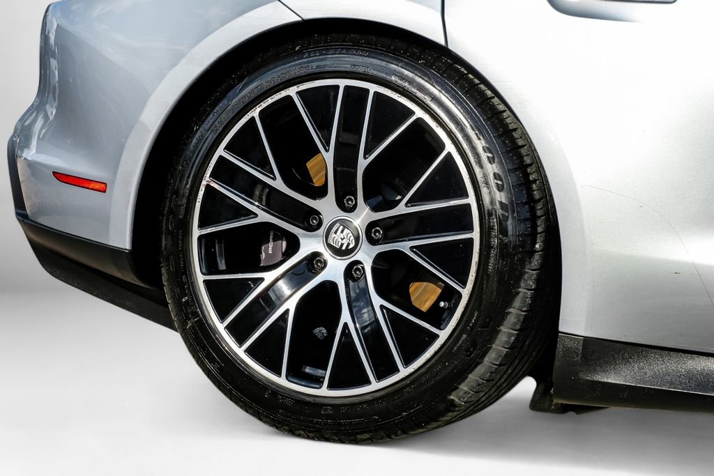 Used 2022 Porsche Taycan image 57
