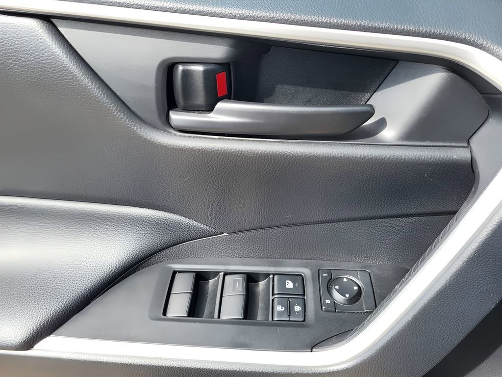 Used 2025 Toyota RAV4 LE AWD/4WD image 24