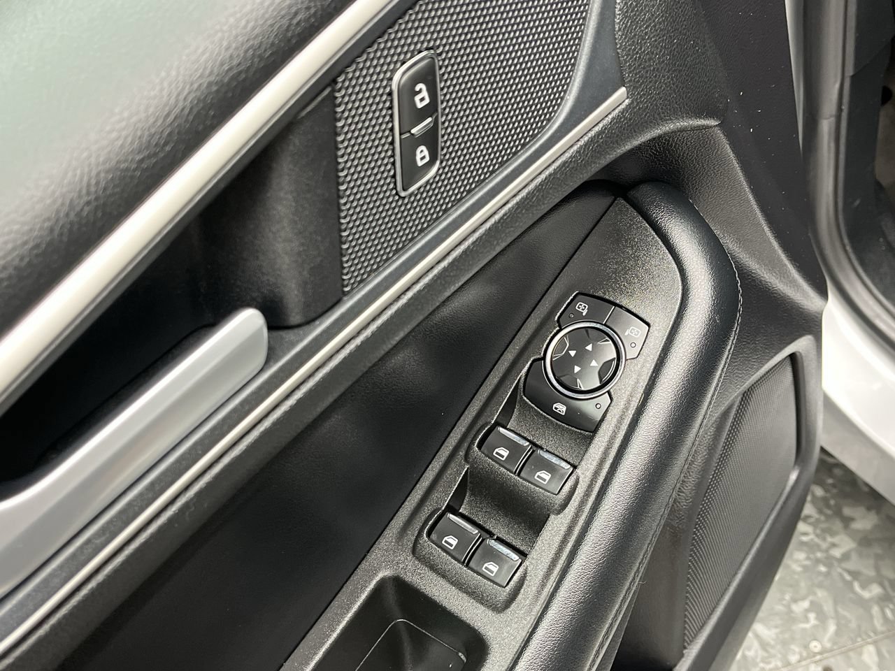 Used 2020 Ford Edge SEL w/ Convenience Package AWD/4WD image 9