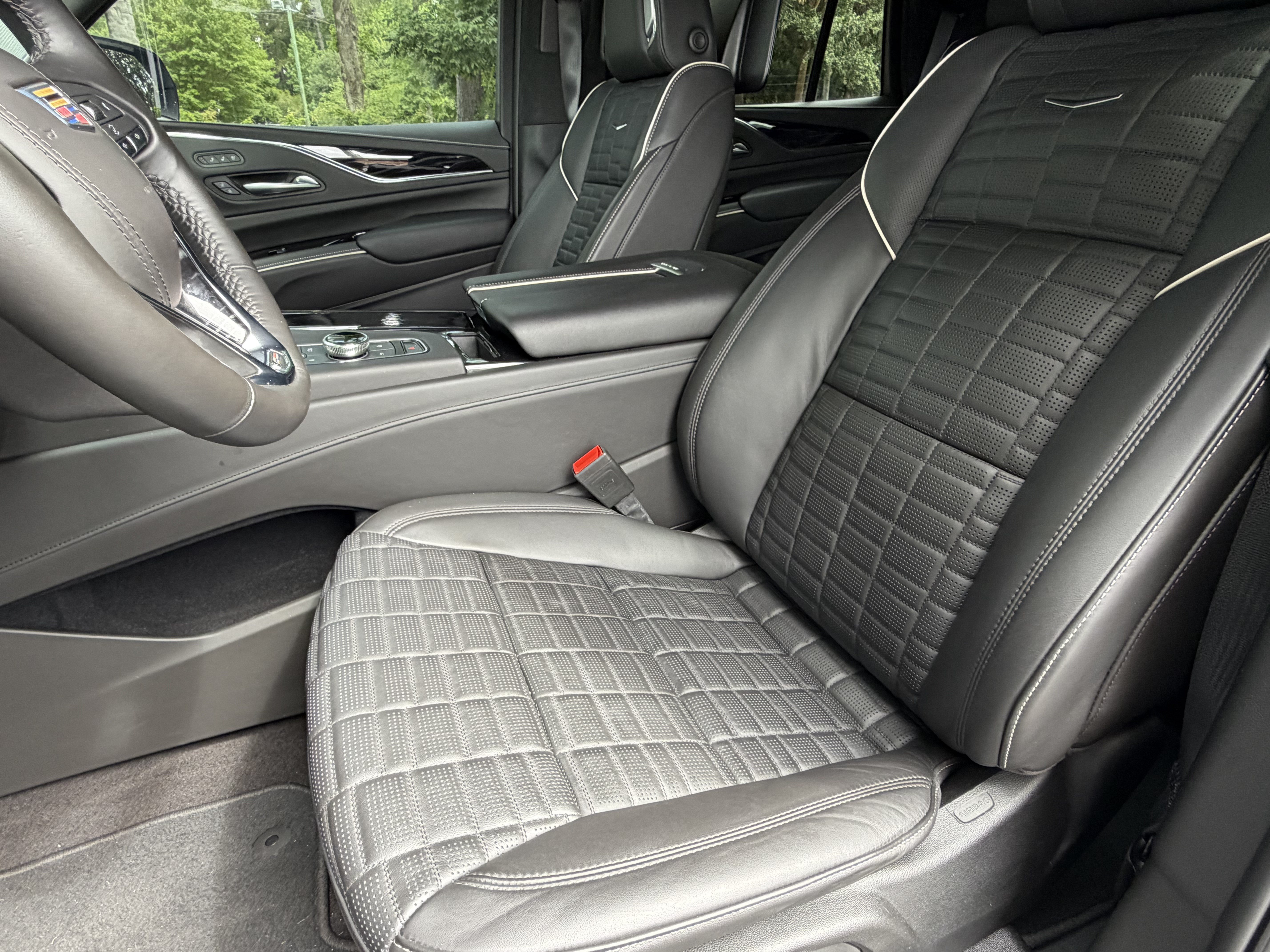 Used 2024 Cadillac Escalade V w/ LPO, ONYX Package AWD/4WD image 17