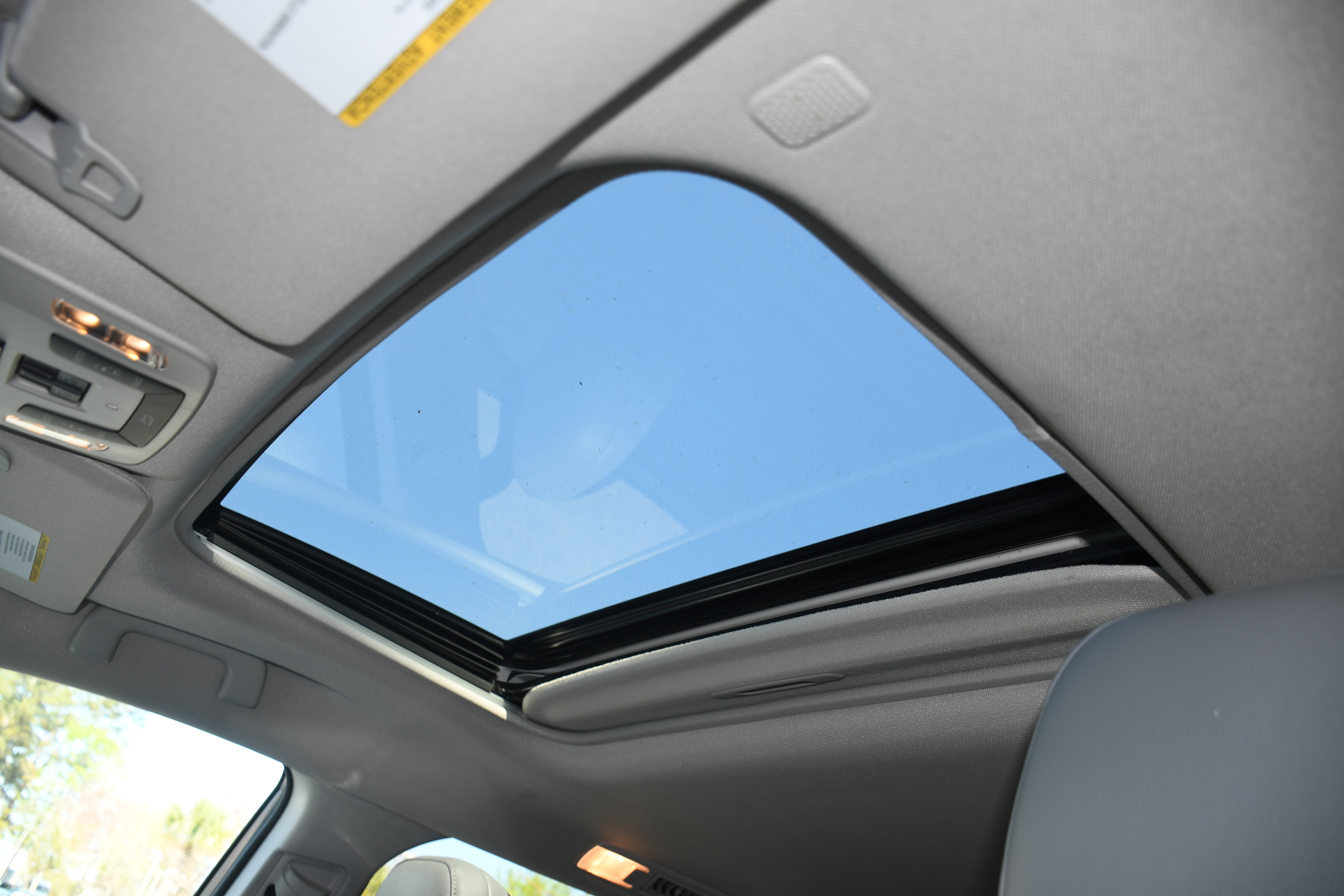 Used 2021 Toyota Sienna Limited image 7