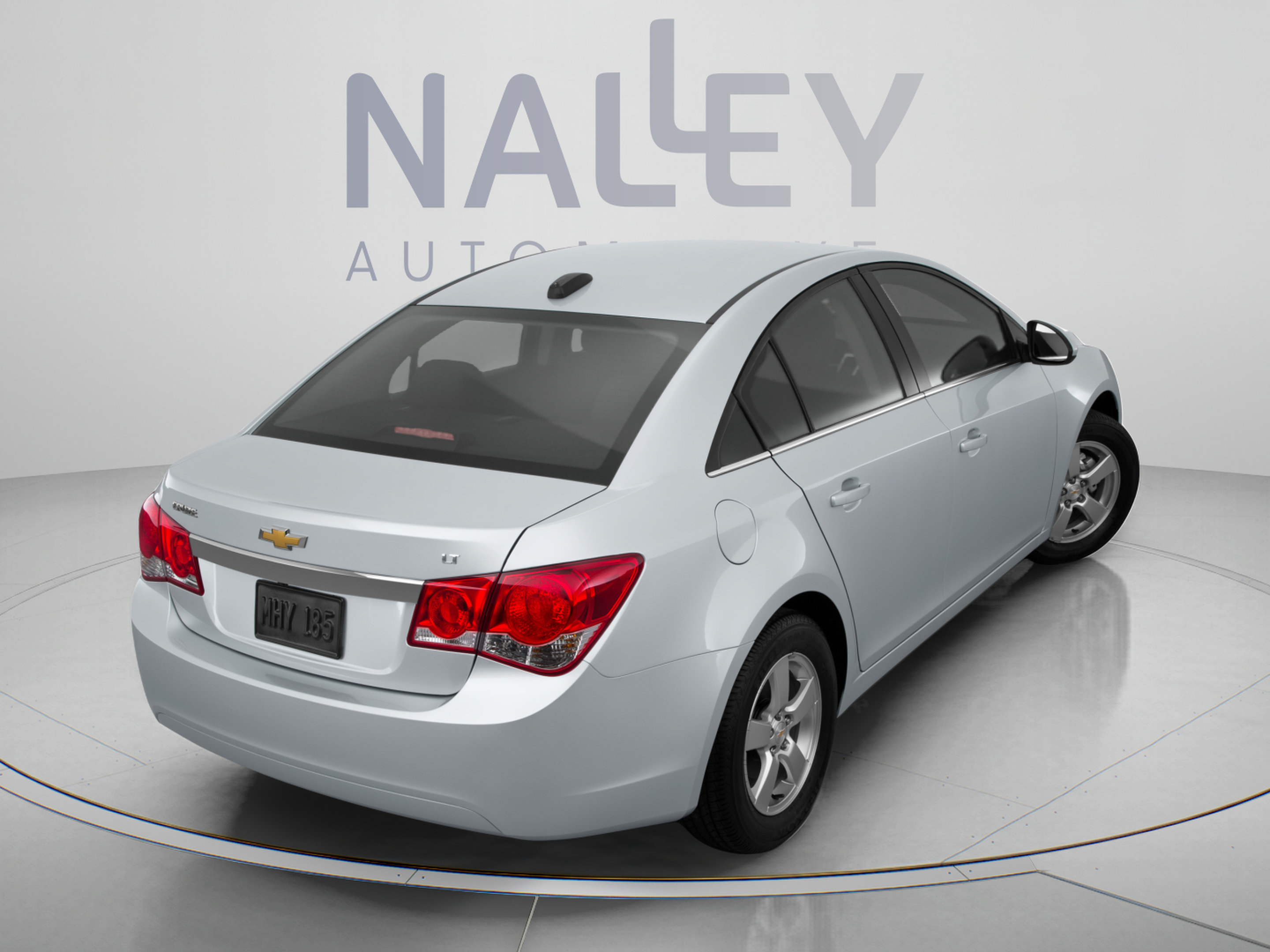 Used 2015 Chevrolet Cruze LT w/ Technology Package FWD image 4