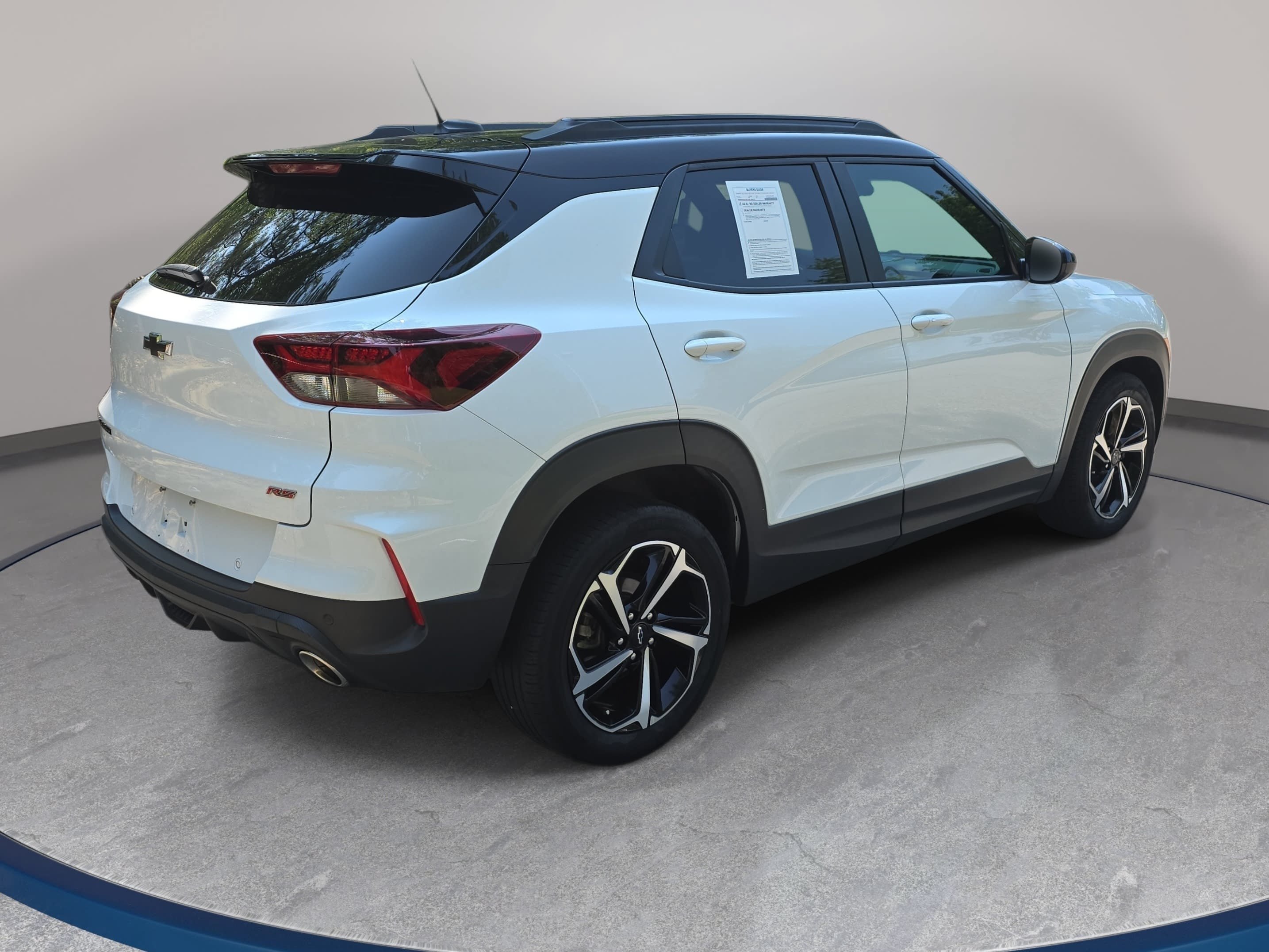 Used 2023 Chevrolet TrailBlazer RS w/ Sun and Liftgate Package FWD image 5
