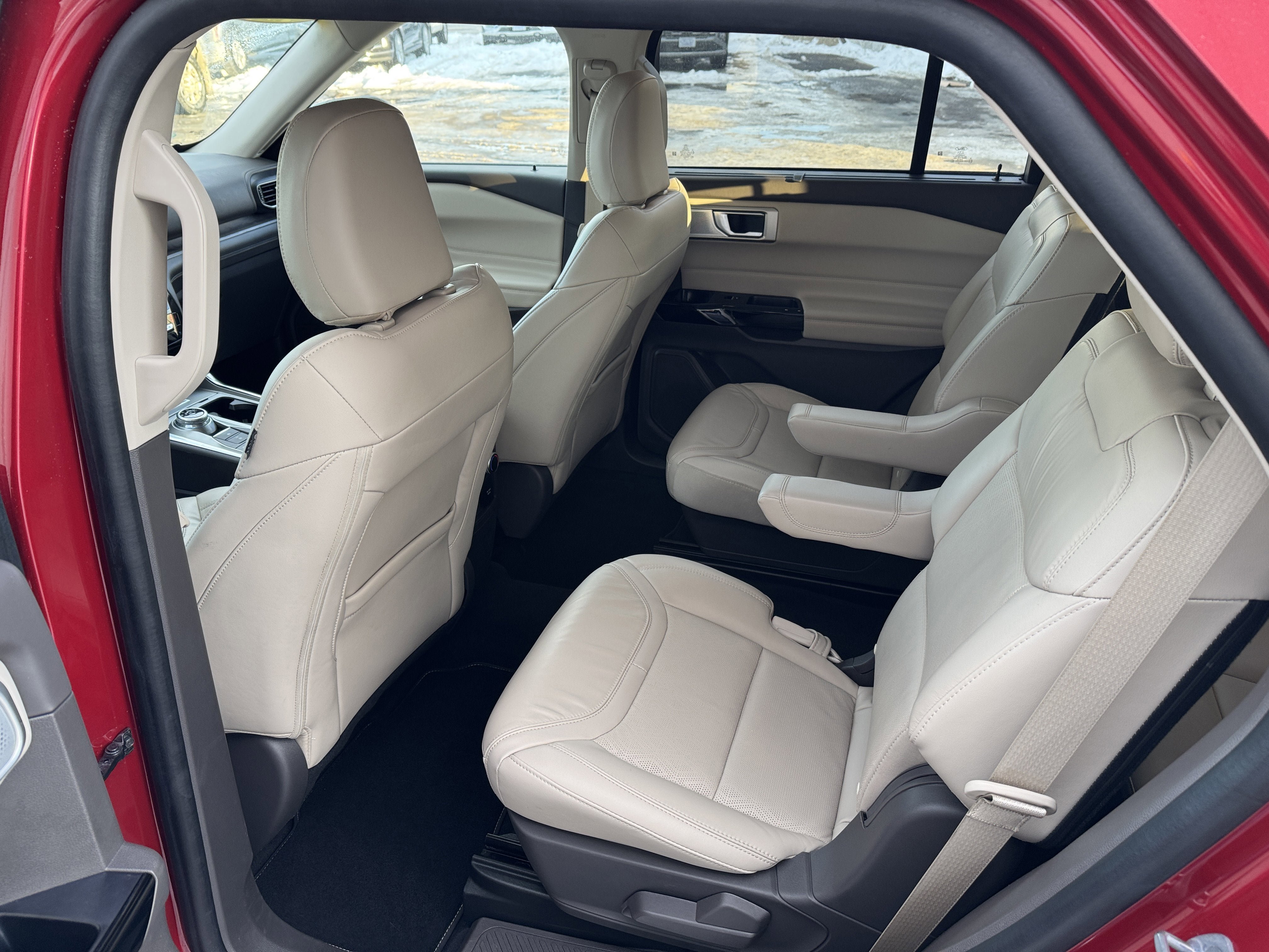 Used 2023 Ford Explorer Platinum w/ Premium Technology Package AWD/4WD image 31