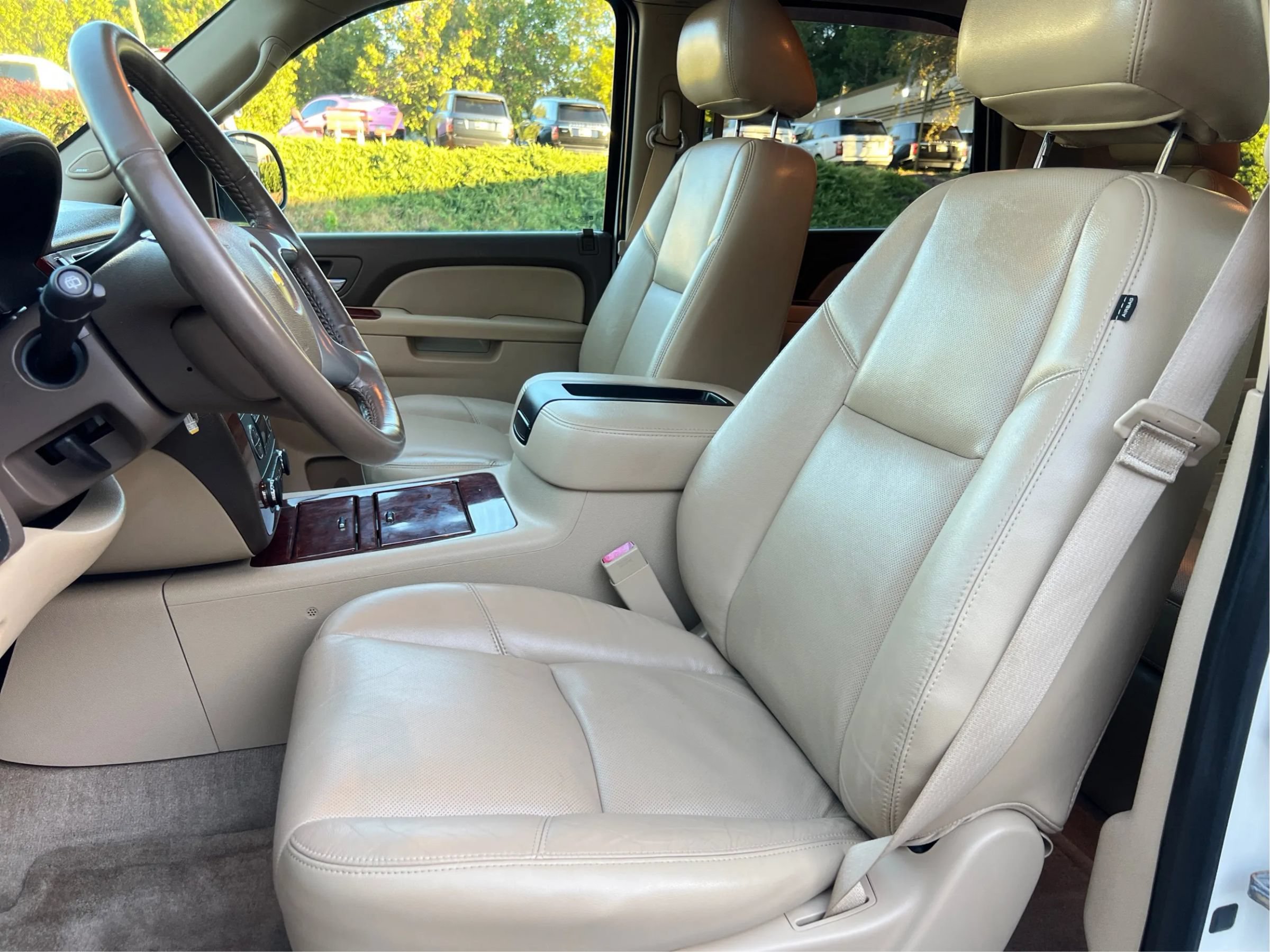 Used 2014 Chevrolet Tahoe LTZ RWD image 11