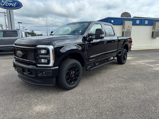 New 2025 Ford F250 4x4 Crew Cab Super Duty image 2