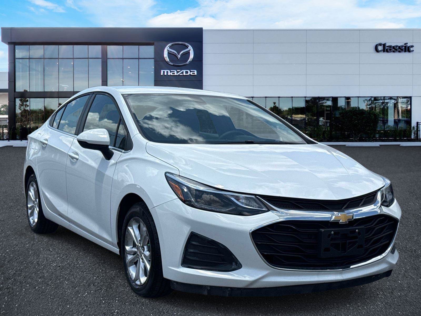 Used 2019 Chevrolet Cruze LT FWD image 1