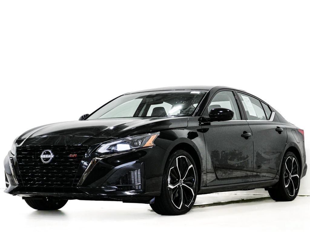 Used 2025 Nissan Altima 2.5 SR FWD image 3