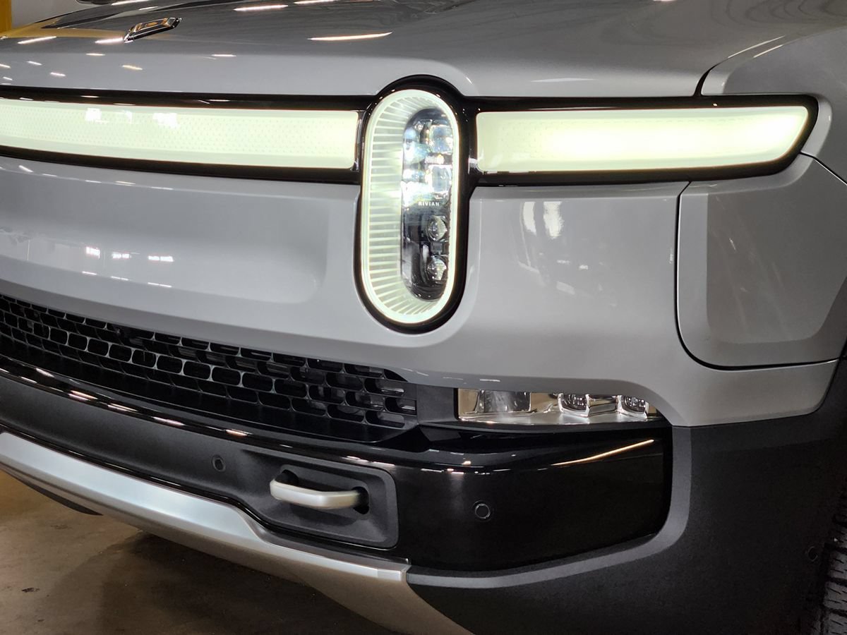Used 2024 Rivian R1S Adventure Dual AWD/4WD image 14
