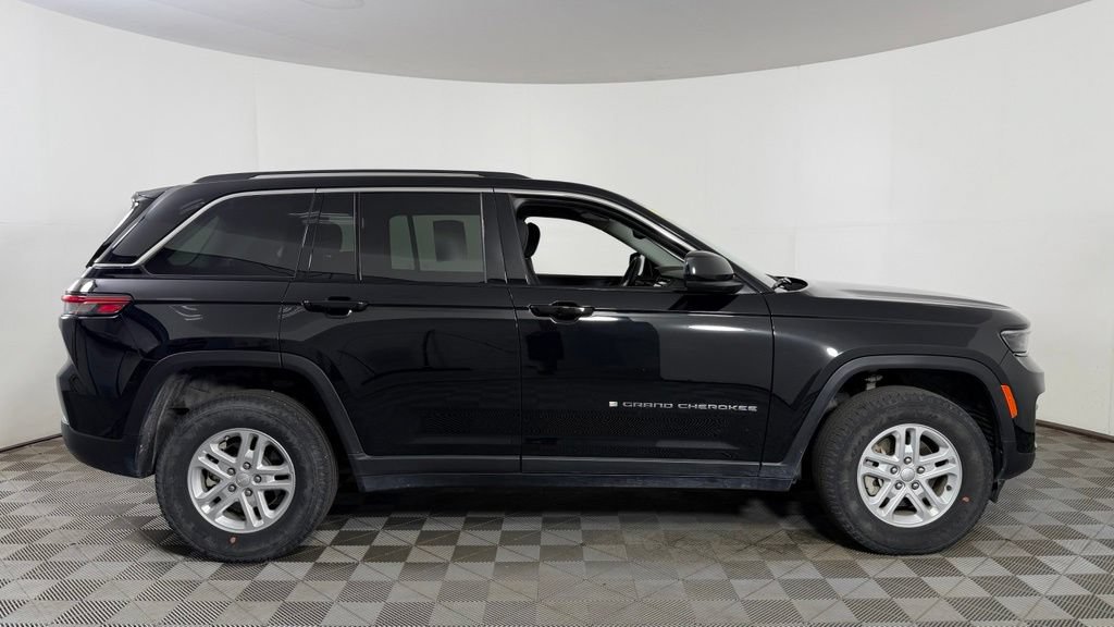 Used 2023 Jeep Grand Cherokee Laredo w/ Luxury Tech Group I AWD/4WD image 9