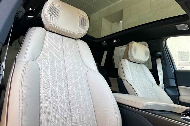 New 2026 Cadillac Lyriq Signature Sport w/ Nappa Leather Package image 17