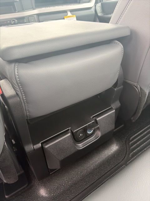 New 2026 Ford F250 XL w/ XL Chrome Package image 17