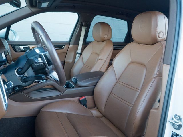 Used 2023 Porsche Cayenne S AWD/4WD image 5
