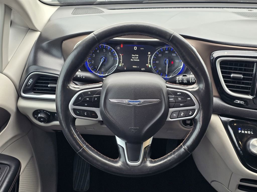 Used 2019 Chrysler Pacifica Touring-L w/ Advanced Safetytec Group FWD image 15