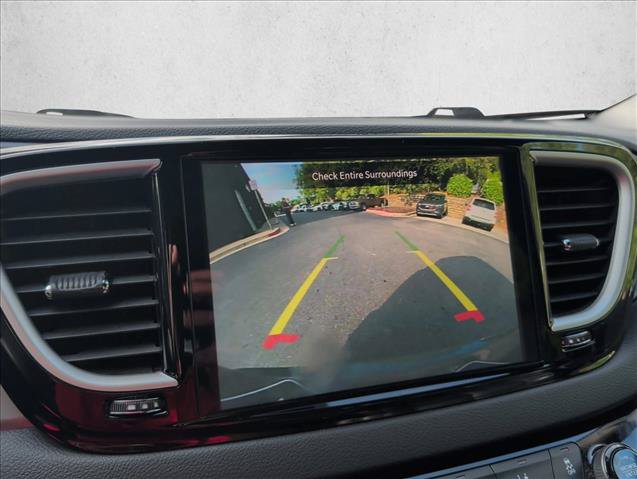 Used 2025 Chrysler Pacifica Select FWD image 14