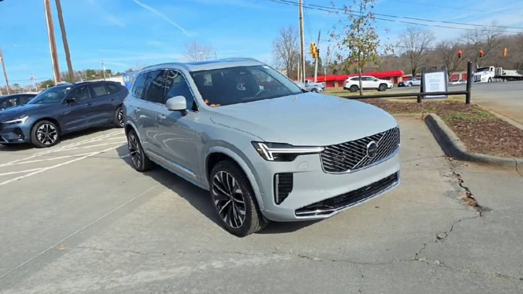 New 2026 Volvo XC90 T8 Plus image 2