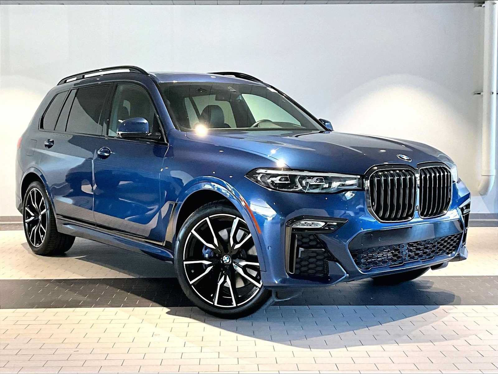 Used 2021 BMW X7 xDrive40i w/ M Sport Package AWD/4WD image 12