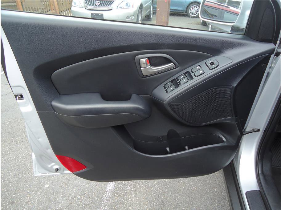 Used 2010 Hyundai Tucson GLS w/ Navigation Pkg 3 image 11