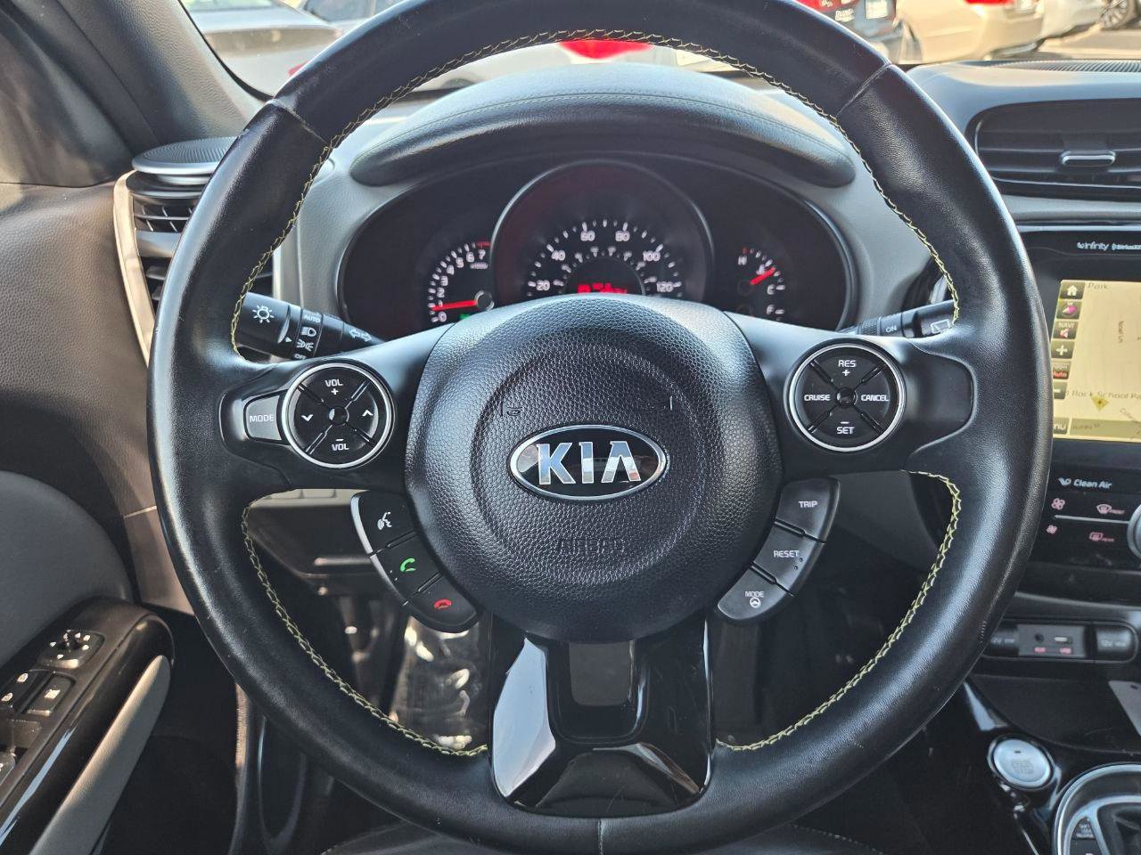 Used 2015 Kia Soul + w/ Primo Package FWD image 25