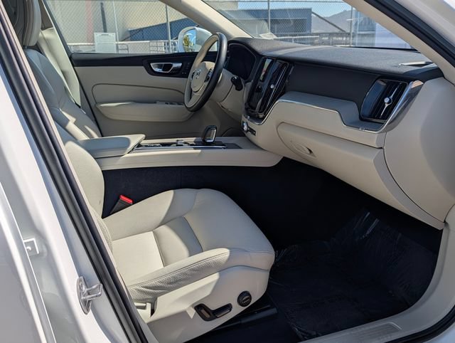 Used 2023 Volvo XC60 B5 Plus AWD/4WD image 9