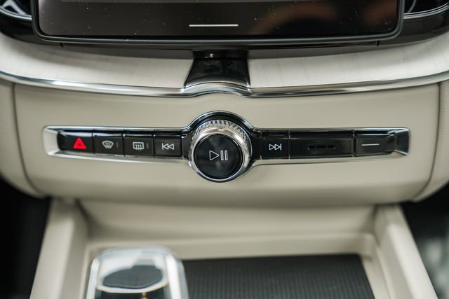 New 2026 Volvo XC60 B5 Ultra w/ Climate Package AWD/4WD image 23
