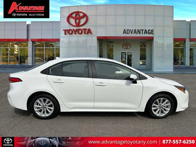 Used 2025 Toyota Corolla LE FWD image 5