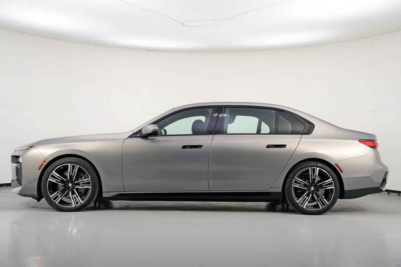 Used 2023 BMW i7 xDrive60 image 8