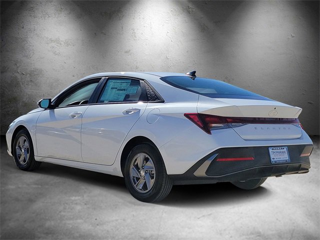 New 2025 Hyundai Elantra SE image 4