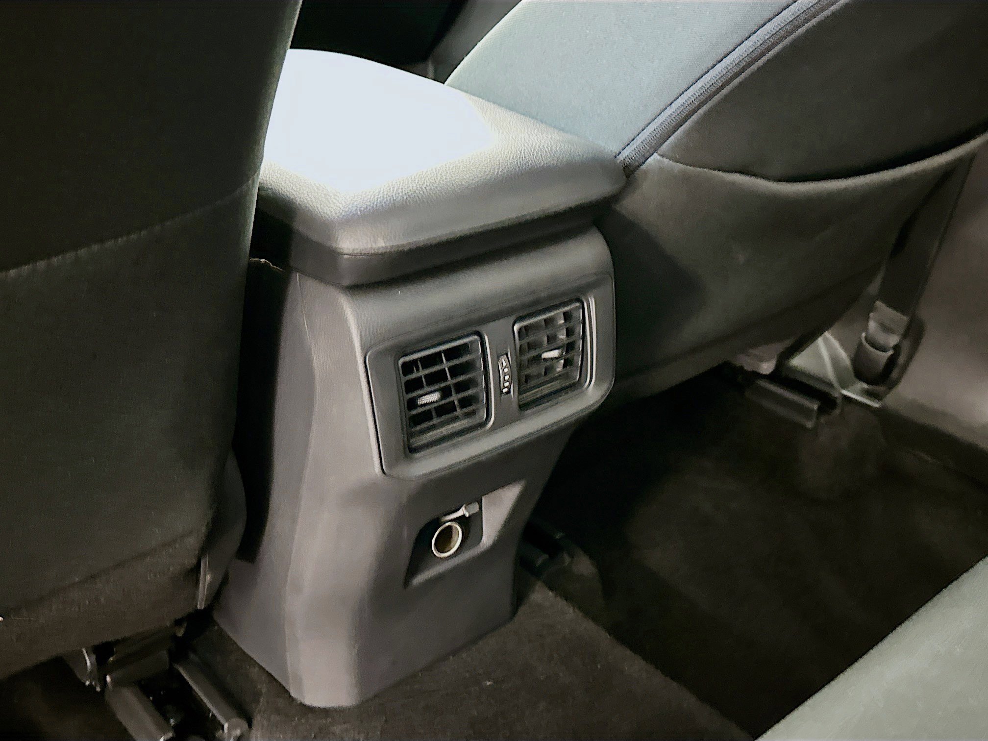 Used 2025 Toyota RAV4 LE image 28