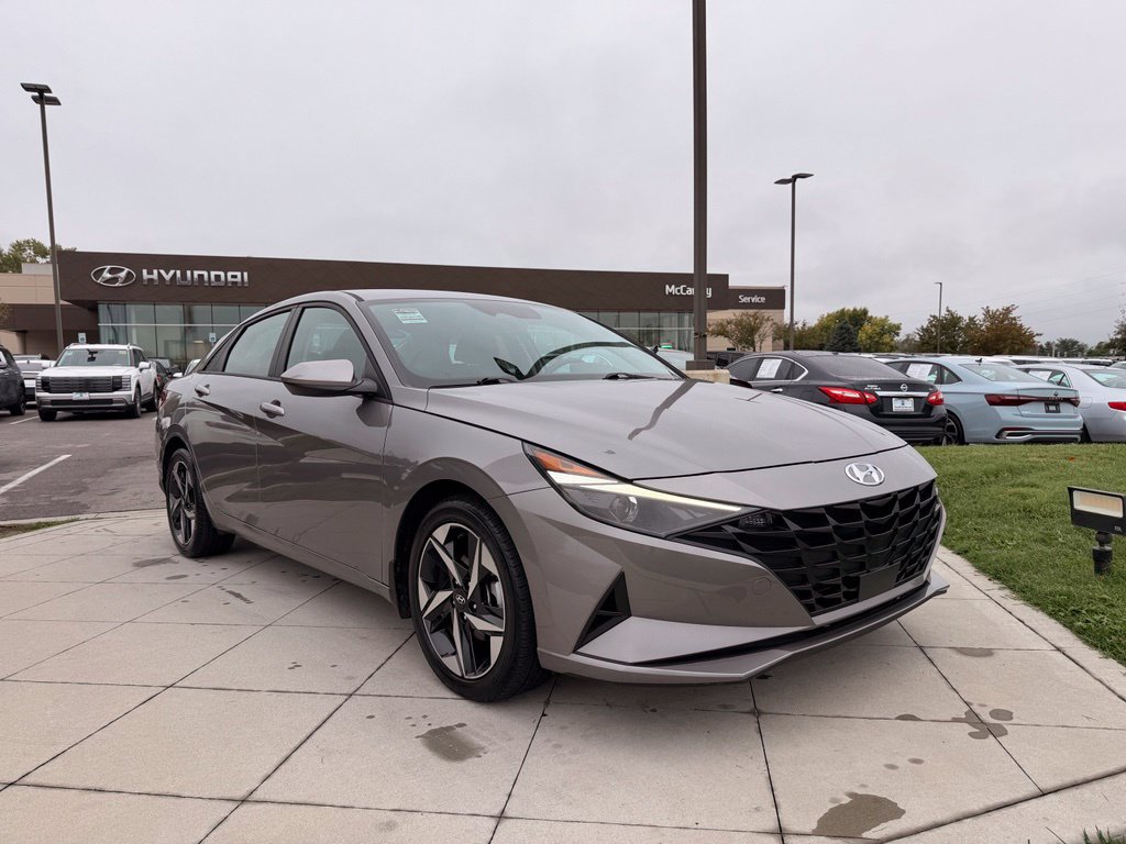 Used 2023 Hyundai Elantra SEL w/ Convenience Package FWD image 10