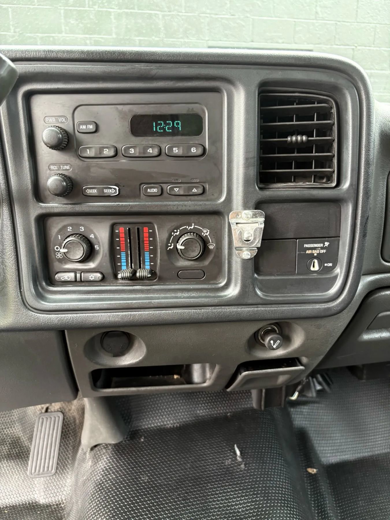 Used 2005 Chevrolet Silverado 3500 2WD Regular Cab image 19